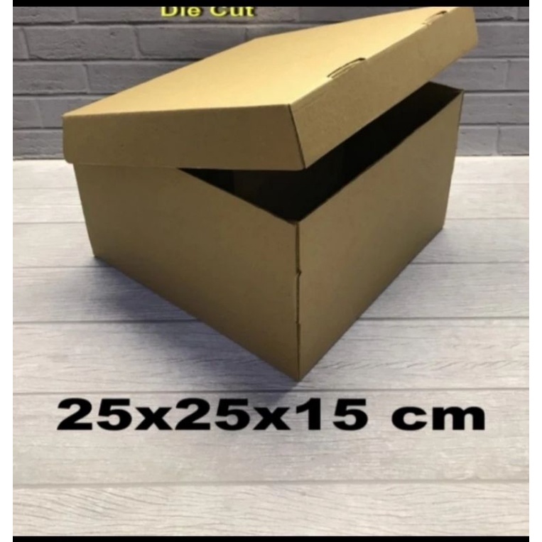 

Kardus box uk. 25x25x15 cm Kotak Die cut CAKE