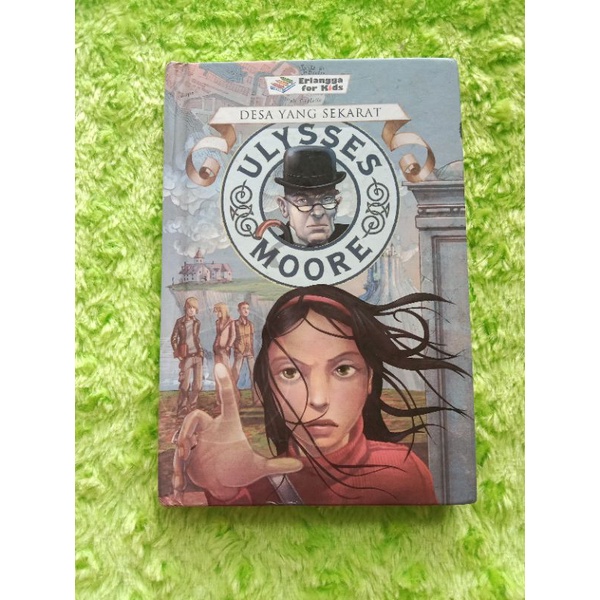 ULYSSES MOORE DESA YANG SEKARAT
