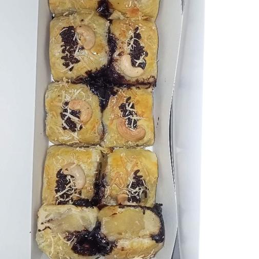 

✨STAR✨ bolen pisang toping MEDE 