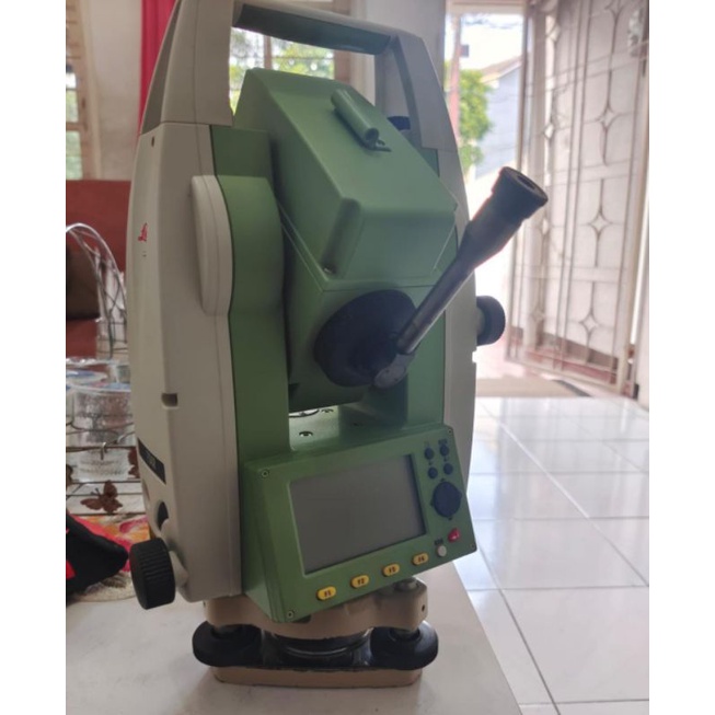 Total station leica TS-02 bekas lengkap set