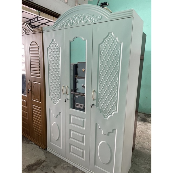 LEMARI BESI 3 PINTU