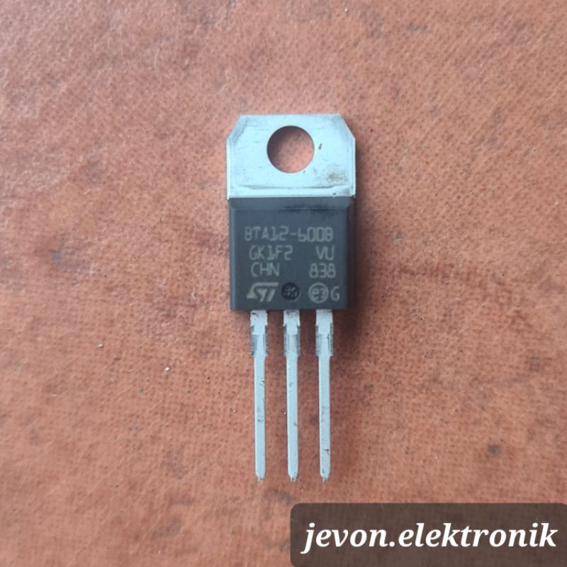 IC Transistor BTA 12 16 Triac Original ST BTA12 BTA16 600B BTA12-600B BTA16-600B Asli