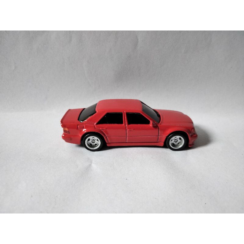 Hotwheels custom ban karet Mercedes Benz 500e merah