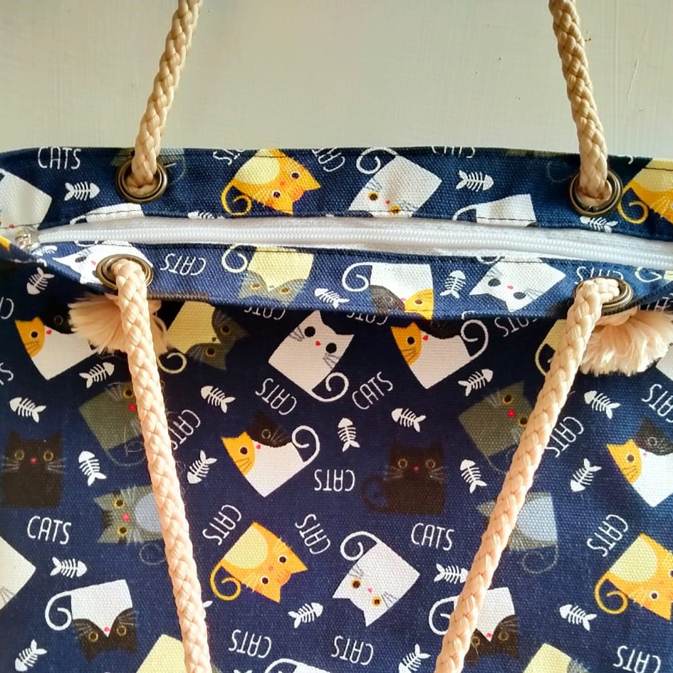 TOTEBAG KANVAS TALI SUMBU MOTIF KUCING BIRU. RIENS COLLECTIONS