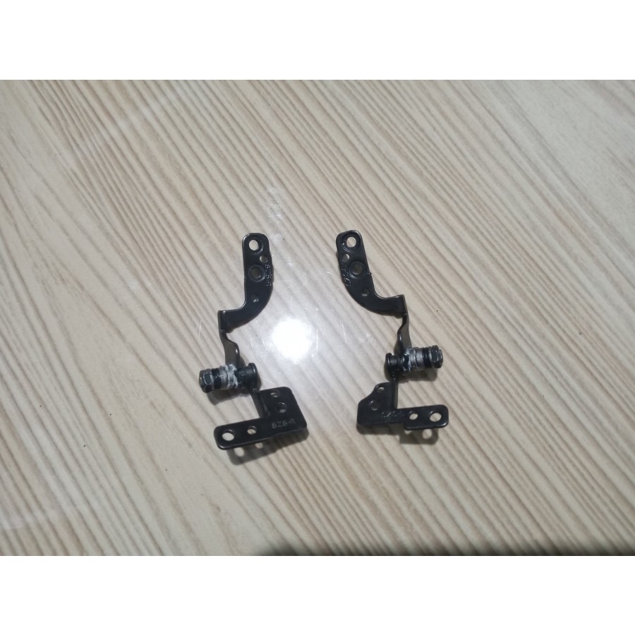 Engsel Notebook Zyrex M1111