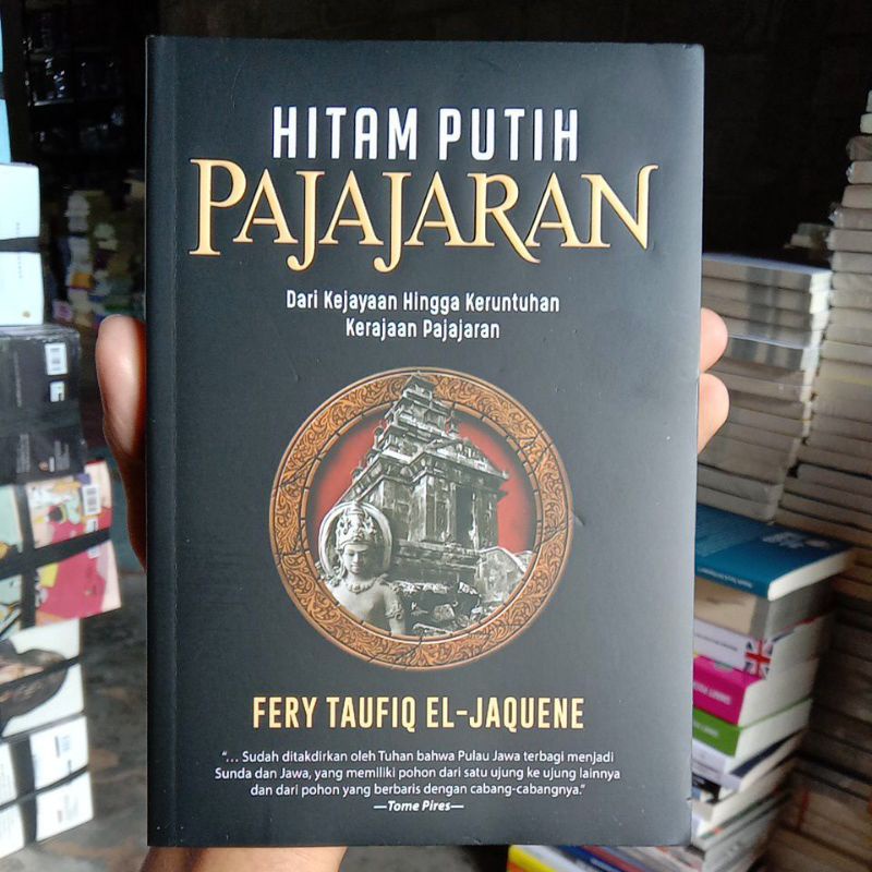 BUKU SEJARAH HITAM PUTIH PAJAJARAN, DARI KEJAYAAN HINGGA KERUNTUHAN KERAJAAN PAJAJARAN