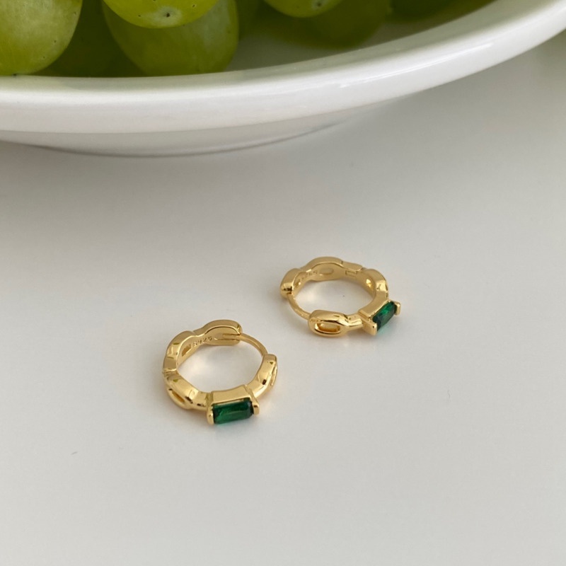 Anting Tusuk Model Cutout Dengan Batu Emerald Gaya Korea Untuk Wanita