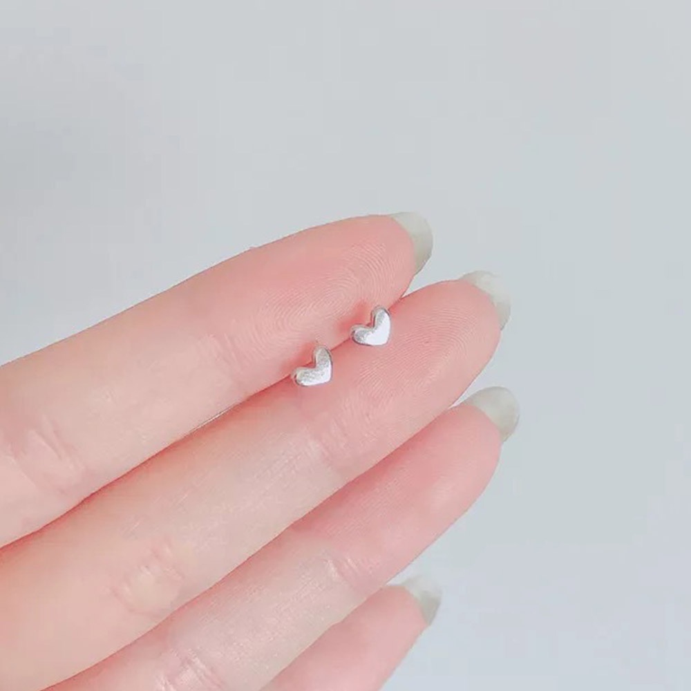 Anting Stud Mini Bentuk Hati Warna Emas Perak Bahan Logam Untuk Wanita