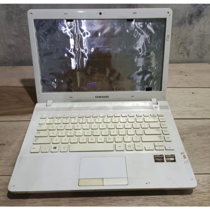 Cassing Casing kesing Case Laptop Samsung 275E NP275E4V