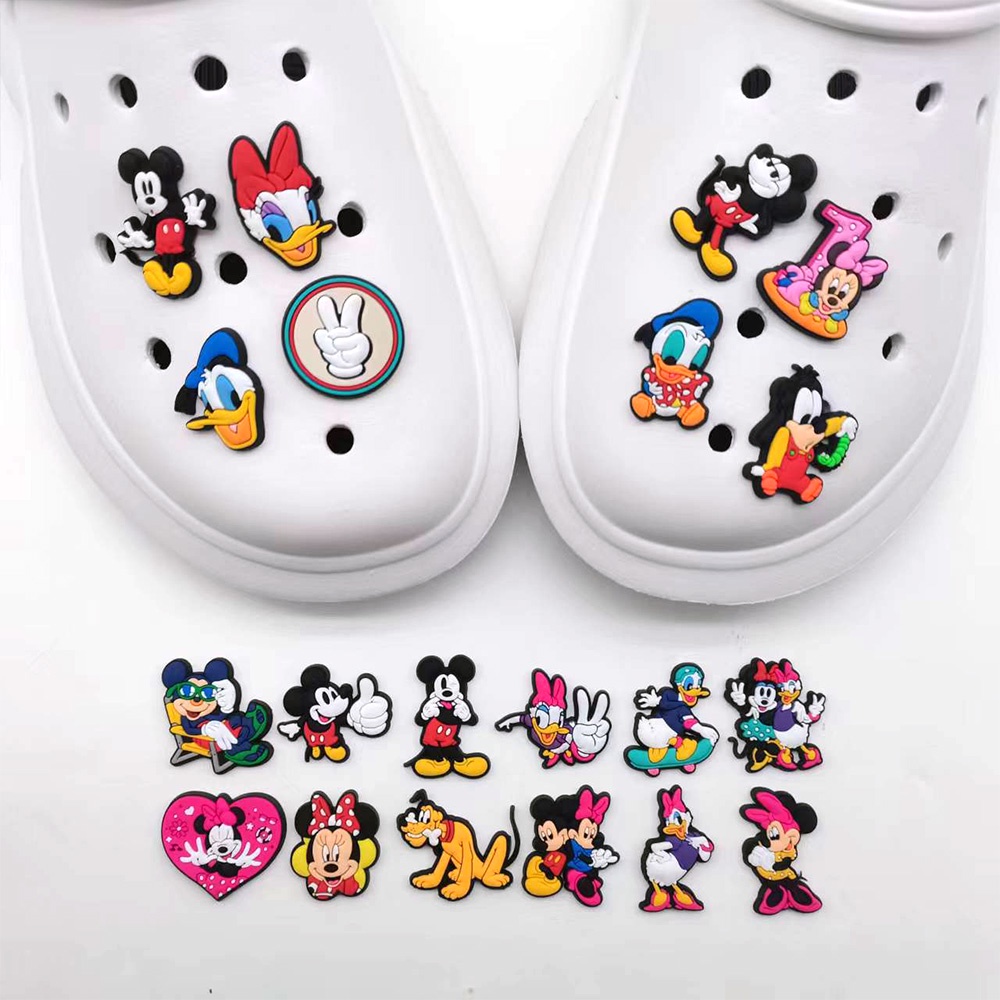 Aksesoris Sepatu Sandal Desain anime Disney Crocs Charms jibbitz Untuk Anak Perempuan