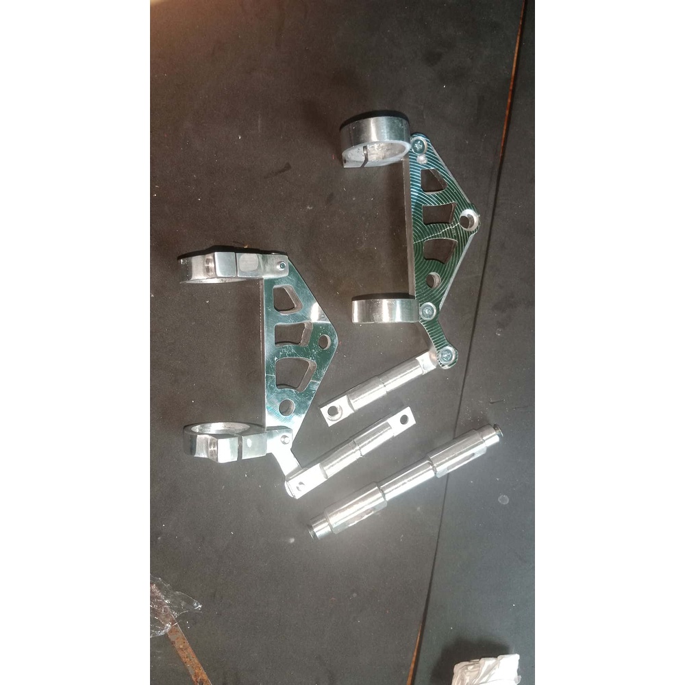 Kupingan Lampu Depan Segitiga Cincin CNC Motif Kotak Ninja Scorpio