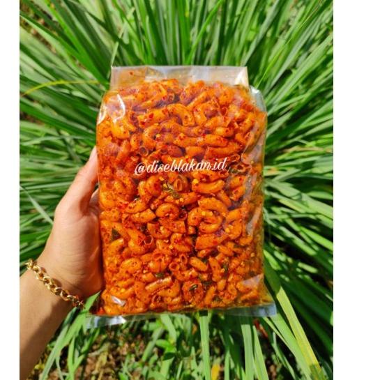 

KodeQ6c6B--makaroni pedas daun jeruk makaroni bantat isi 500gram