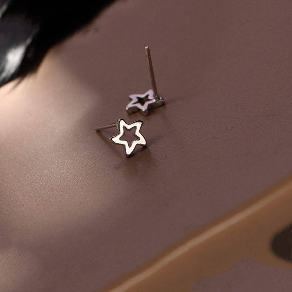 Anting Stud Bentuk Bintang Geometris Model Hollow Warna Silver Untuk Wanita