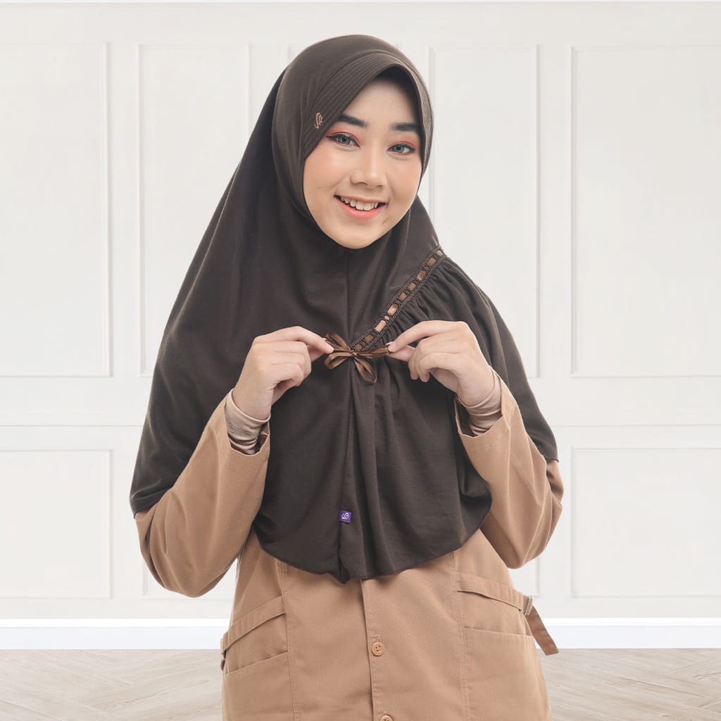 Rabbani Kerudung Amira, Jilbab Instat dengan Aksen Pita Serut atau Ruffle Bagian Depan