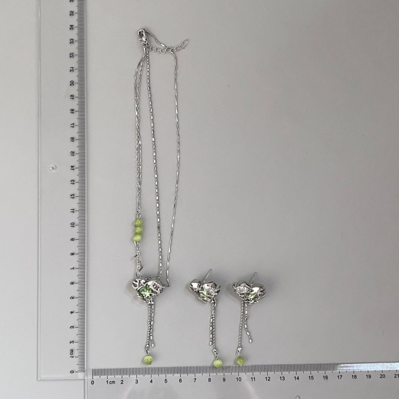 Kalung Desain Hati Bahan Logam Aksen Zirkon Warna Hijau