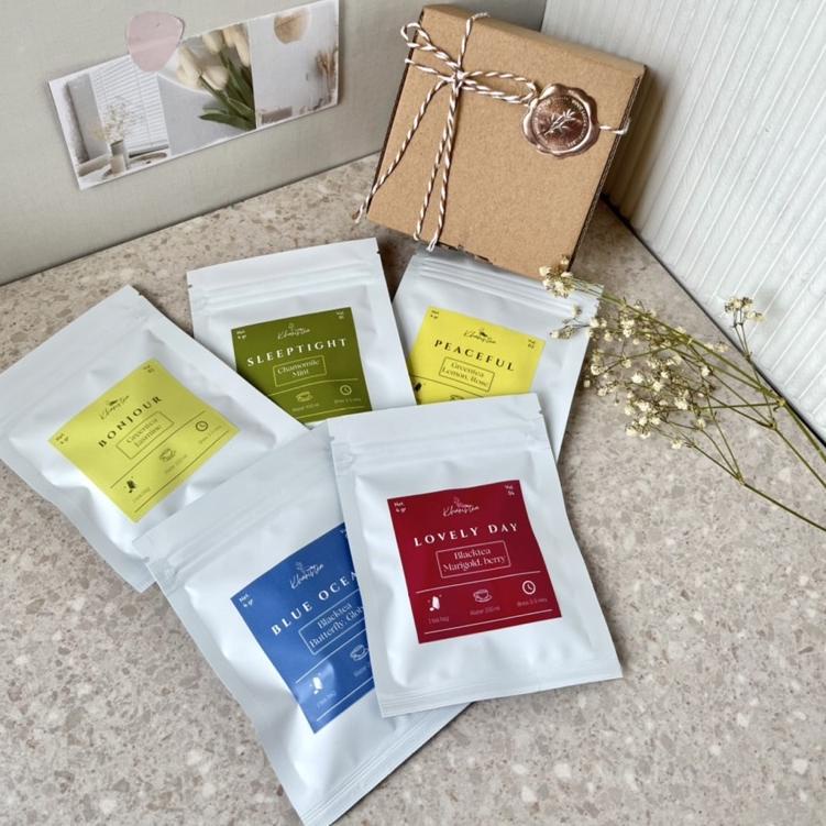 

Original FULL SET TESTER PACK/TEH BLEND/Teh Celup/Hampers Aesthetic GiftBox Estetik/Sample Pack/Teh Seduh Bunga Sachet/Artisan Tea/Flower Tea/Teh/Hadiah/Hampers Natal/Christmas Gift/Lebaran/Idul Fitri/Ramadhan/Parsel/Bingkisan/Kado Ulang Tahun/Souvenir Pe