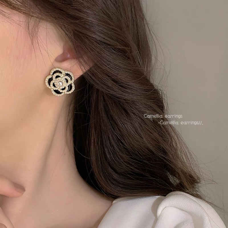 Anting Stud 925 Silver Aksen Mutiara Warna Hitam Gaya Vintage Korea Untuk Wanita