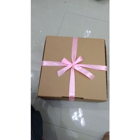 

Gift box tanpa boneka ( buket mini dan box )