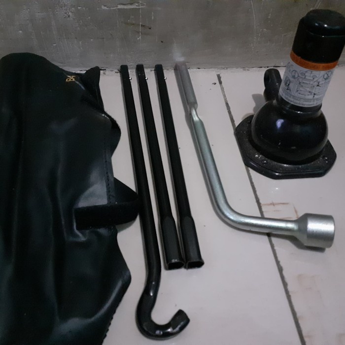 {BEKAS} NEW DONGKRAK TOYOTA INNOVA VENTURER Murah