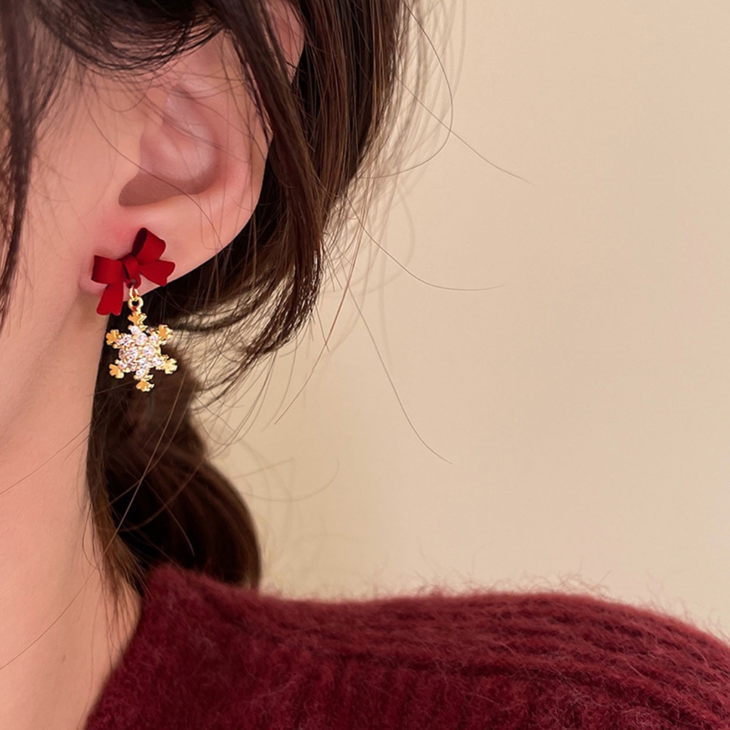 Anting Stud Zircon Desain Snowflake Pita Natal Warna Hitam Merah Aksen Kristal Gaya Korea Untuk Wanita