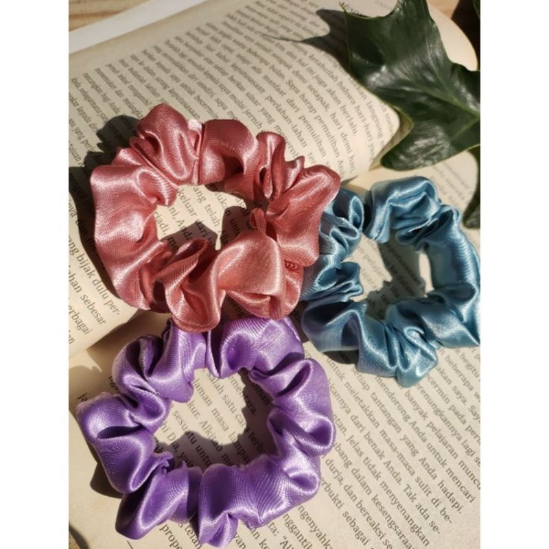 Scrunchie Satin Polos Korean Style Warna Random