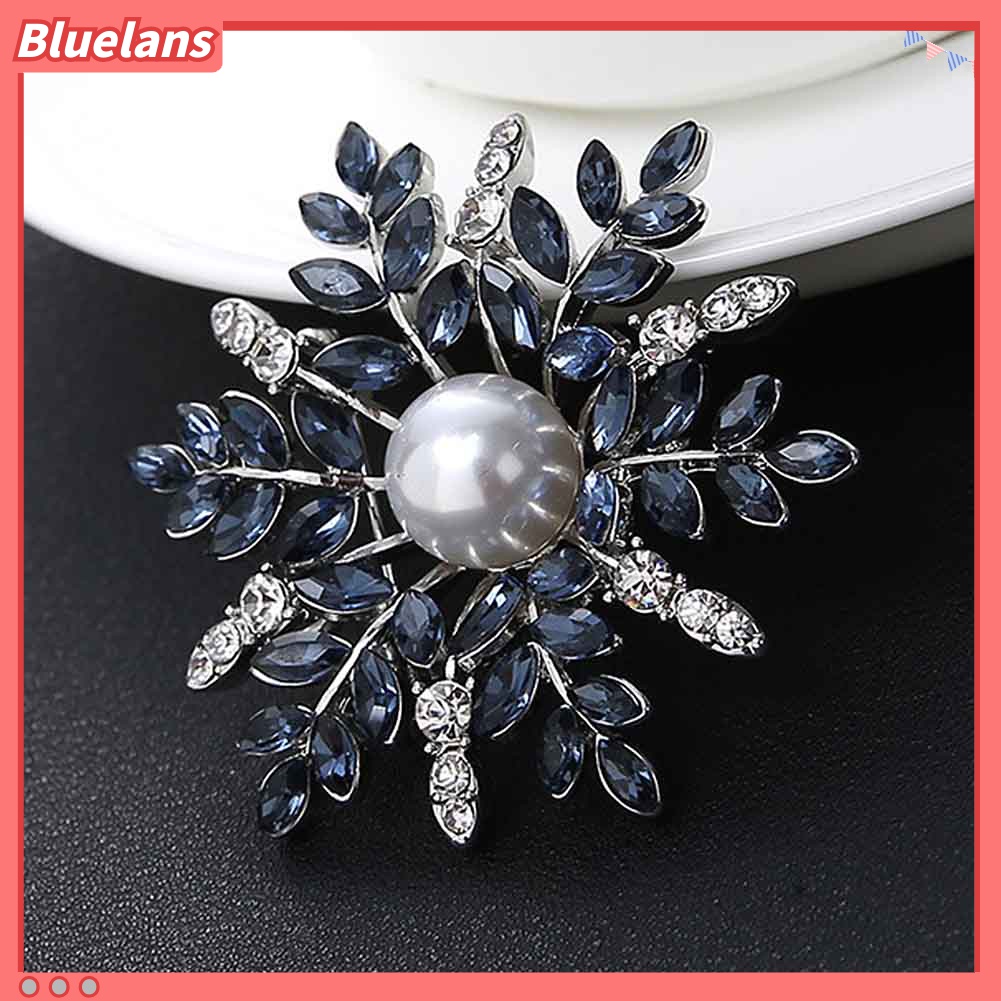 Bros Pin Desain Snowflake Aksen Mutiara Berlian Imitasi Untuk Aksesoris Cardigan Syal Wanita
