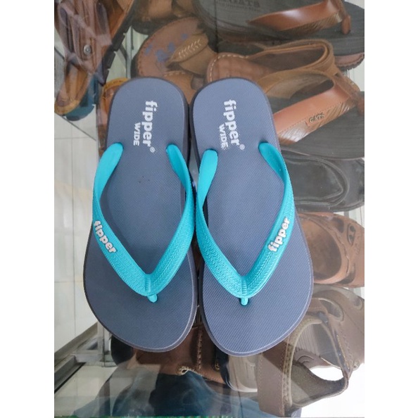 fipper wide grey, grey. turquoise