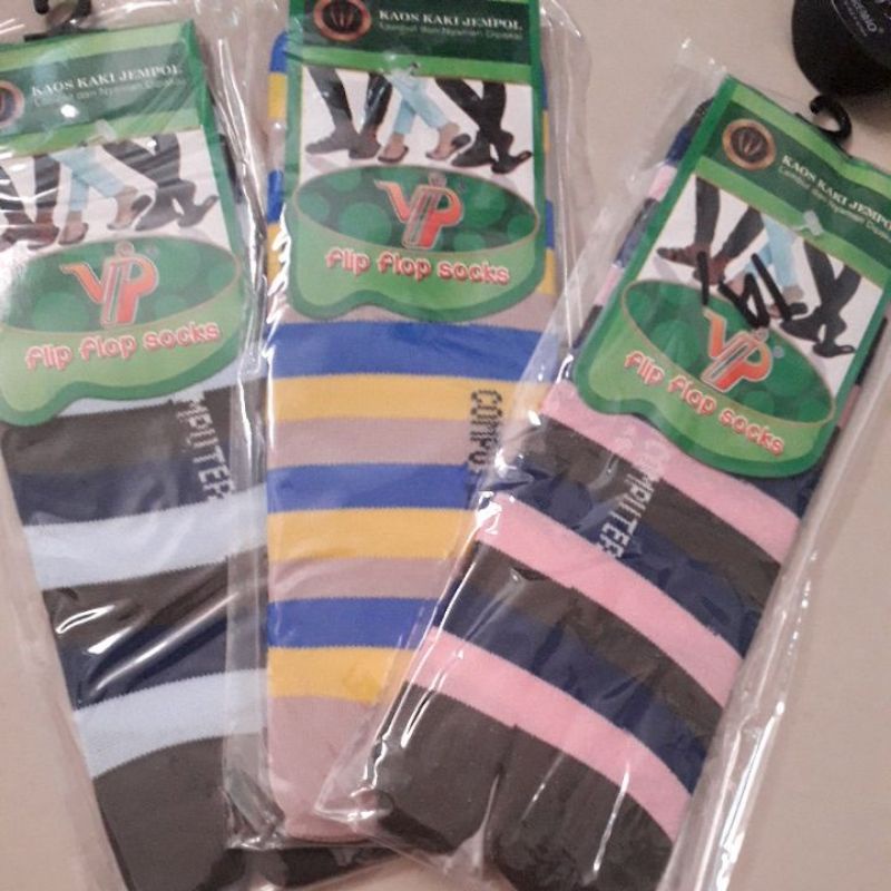 kaos kaki garis