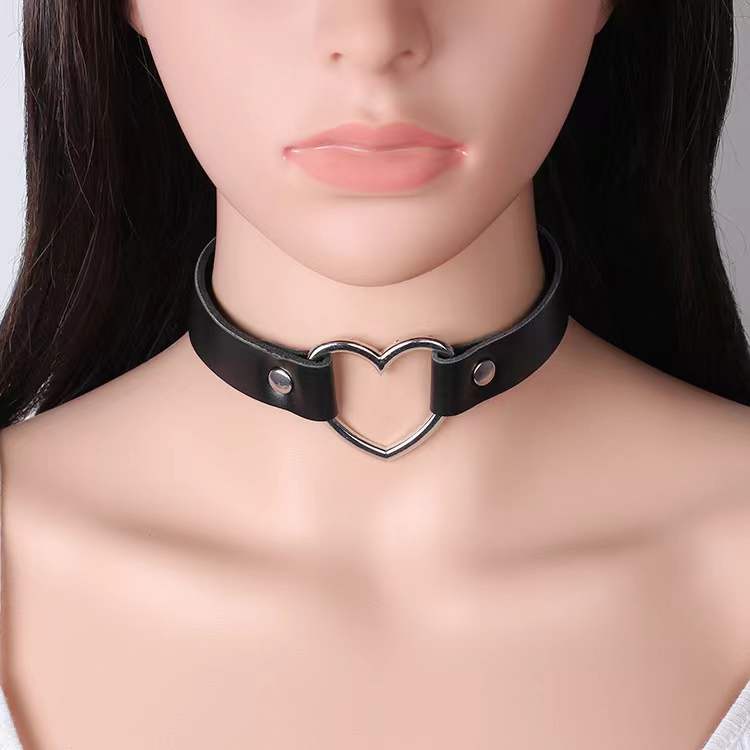 Women Gothic Fashion Heart Choker 8339