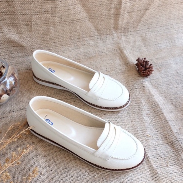 [SIAP KIRIM] BRShoes22 Putih Sepatu Kerja Casual Slip On Wanita