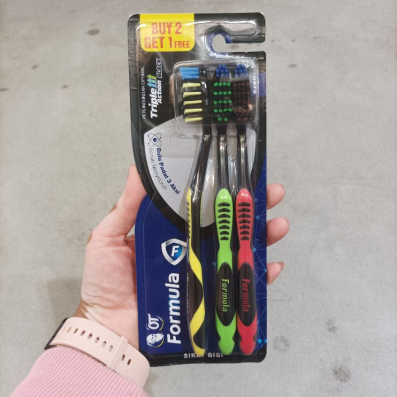 Formula Sikat Gigi Triple Action Black isi 3 / Formula Triple Action Black Pack