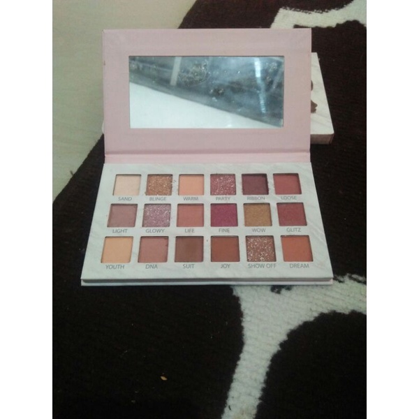 EYESHADOW PALLETE MADAM GIE