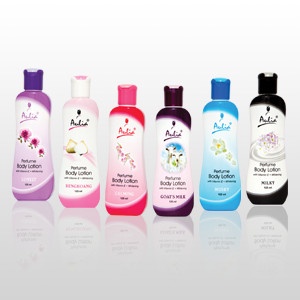 AULIA BODY LOTION 125ML MINI PELEMBAB TUBUH / BADAN KOSMETIK