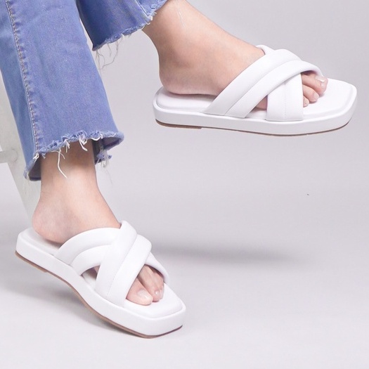 LAPEPA YUK - Sandal Wanita Teplek BELLA Sendal Cewek Platform Wedges Kondangan Hak Tinggi  2cm Model Silang 2 Size 36 37 38 39 40 Santai Kasual Rumah Slop Warna WHITE Putih Selop Premium Citayam Fashion Original Kekinian Terbaru Shoes Mall Official Store