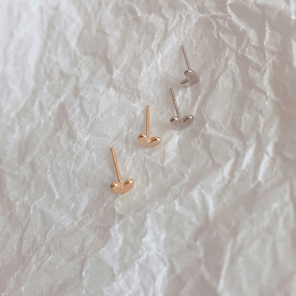 Anting Stud Mini Bentuk Hati Warna Emas Perak Bahan Logam Untuk Wanita