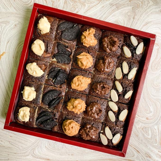 

GwudBrownie - Christmas Hampers | 20x20cm