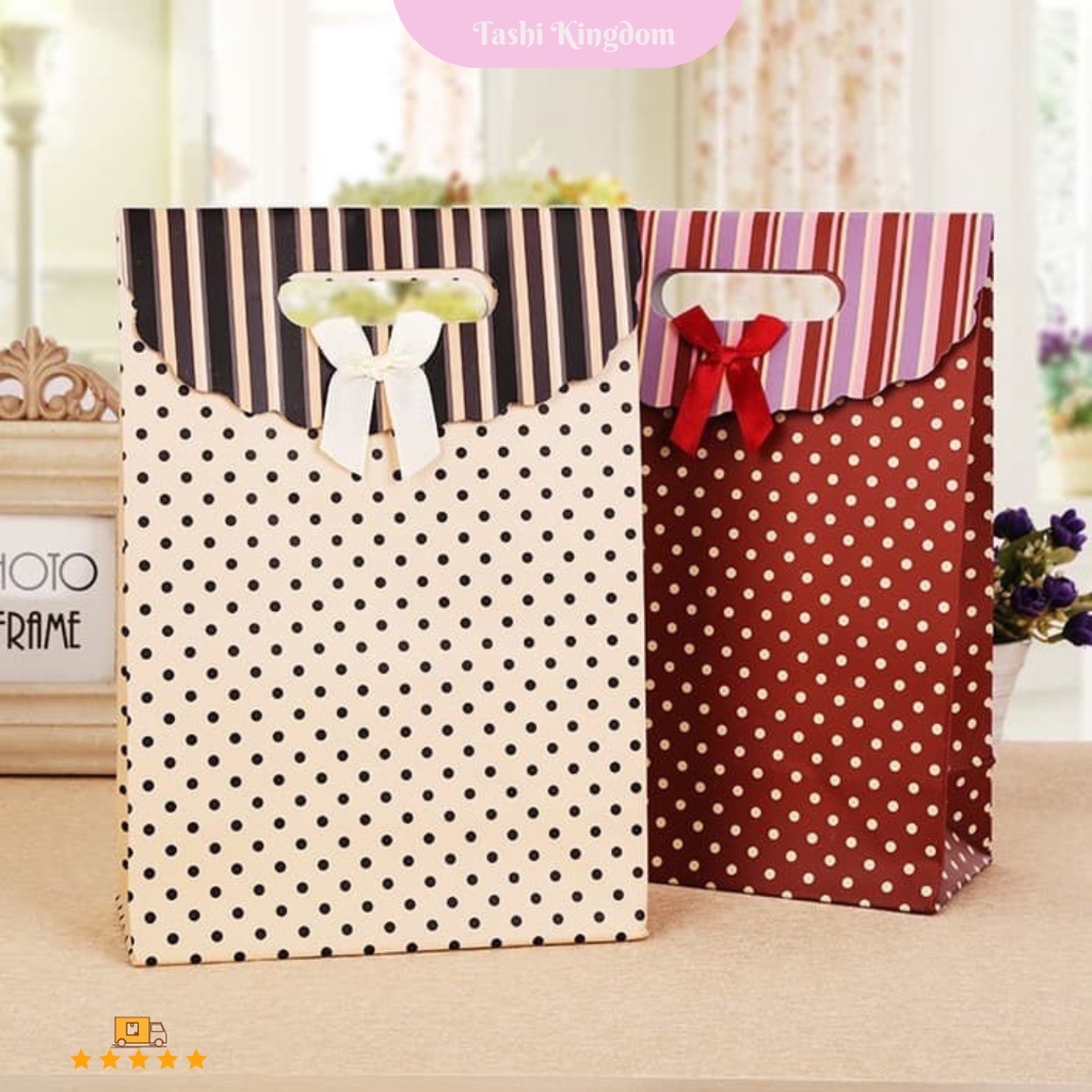 

paper bag polkadot pita , paper bag kado , bungkus kado , kantong karton pita , paper bag pita