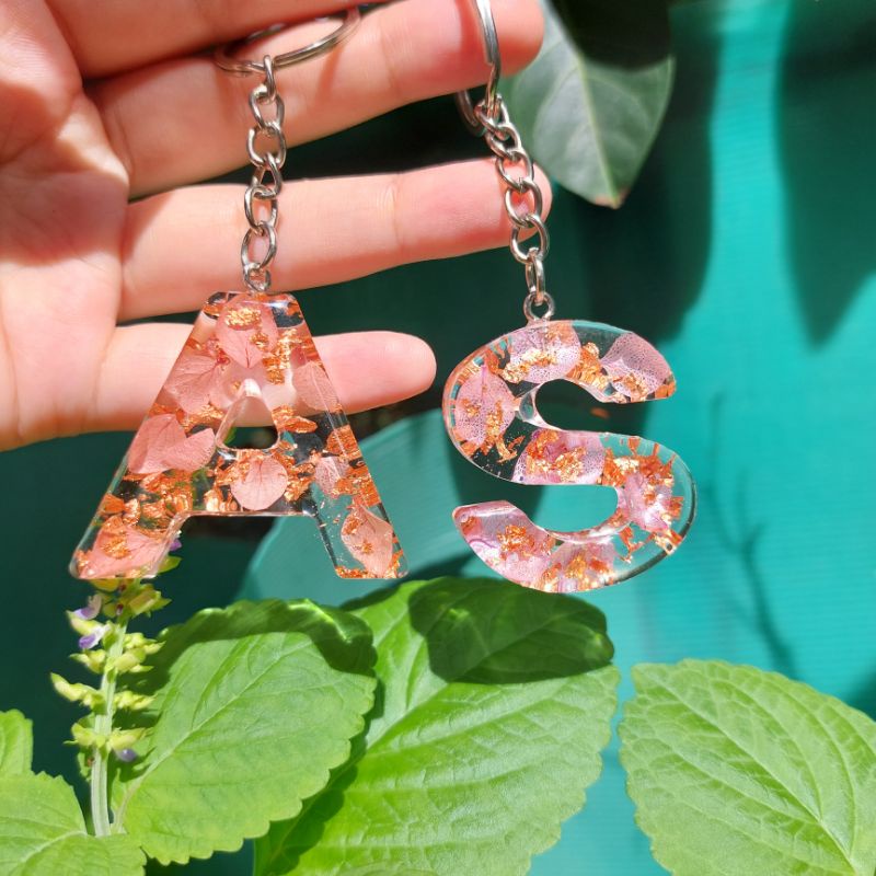 Gantungan Kunci Bunga Inisial / Resin Keychain Floral