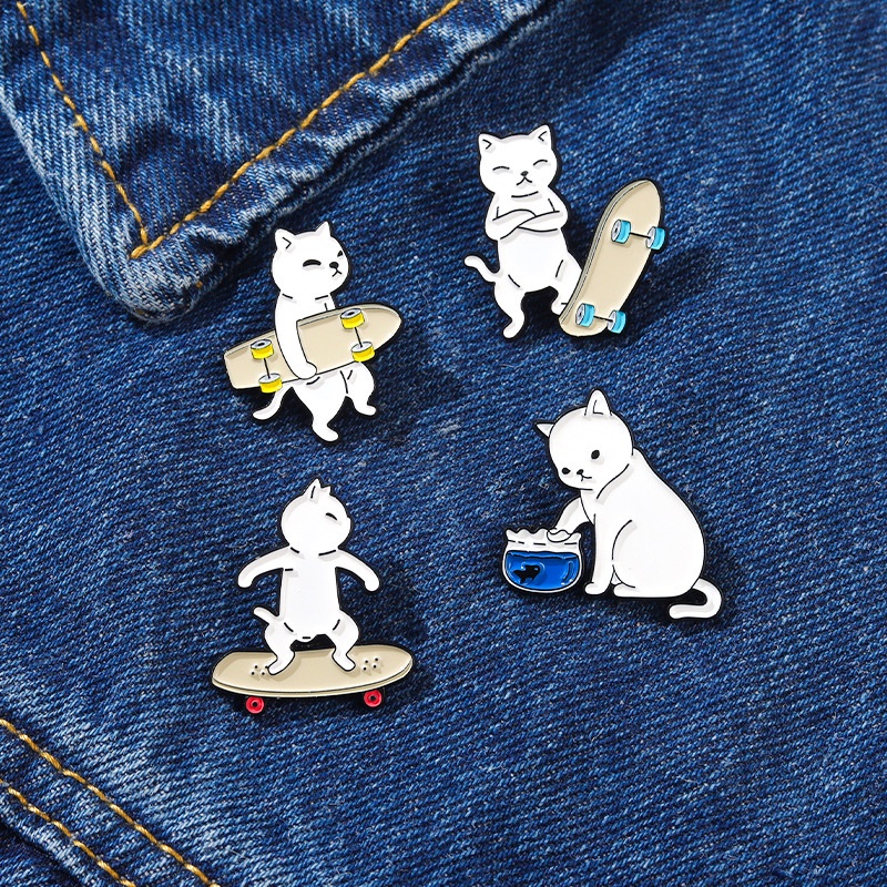 Bros Pin Enamel Desain Kartun Hewan Kucing Skuter Untuk Kerah Denim