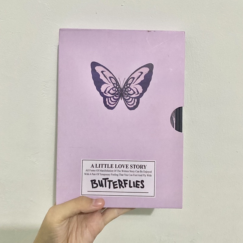PRELOVED NOVEL BUTTERFLIES BY ALESACAKES