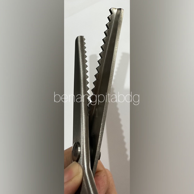 

gunting Zig-Zag