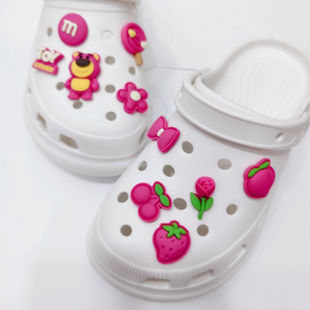 Charms Charms Charms Bentuk Strawberry Bear 2.0 Croc Jibitz Pins Untuk Aksesoris Dekorasi Sepatu
