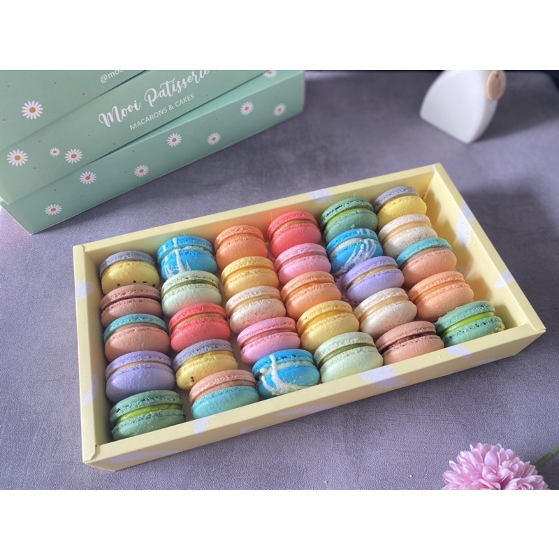 

Box of 30 Macarons | Macarons Box
