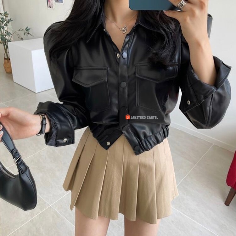 JNK x LUVI - Jaket Mantel Wanita Kulit Imitasi Hitam Bahan Semi Kulit Sintetis Viena Faux Synthetic Leather Jacket Shirt Premium Original 100% Genuine Black Kerah Potong Saku Ganda Kasual Liar Musim Dingin Style Korea KPOP Viral Kancing Elegan Gaya 2023