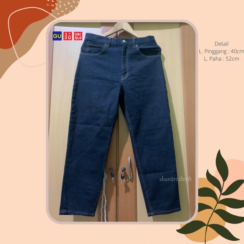 LIKE NEW Mom Jeans GU