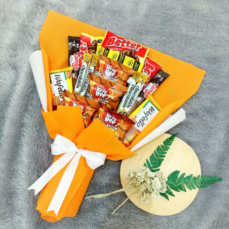 

bUKET ORANGE PUTIH buket Snack /BUKET WISUDA/ HADIAH ULang tahun/ anniversary/ hari guru/ / hari ibu/ idul Fitri/ natal/ cantik chocolatos 4 tanggo 2 better3 wafelle 2 krisbe4