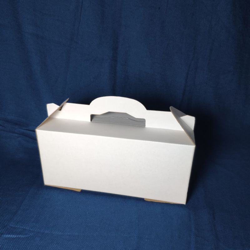 

Kardus Putih 31x12x14 cm Handle Box | DIE CUT EASY USE I kotak roti kue tart jinjing baru polos karton mailer box termurah dus pizza packing hijab sepatu hampers baju souvenir hadiah kado gift kue aksesoris murah rakit olshop mug gelas cangkir