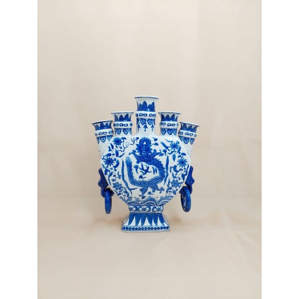A Chinese Blue and White Dragon Tulip Vase/vas cina antik/vas cina keramik biru putih