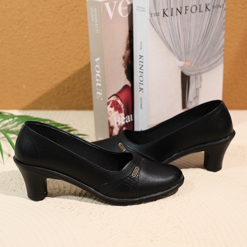 Sepatupantofelwanitakulitsepatuformalwanitaterbarudankeren-VillanovaVL02