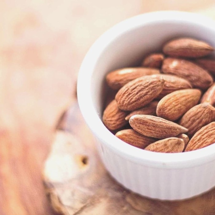 

Raw Kacang Almond Nut Mentah Utuh Kualitas Premium Quality 500 gr